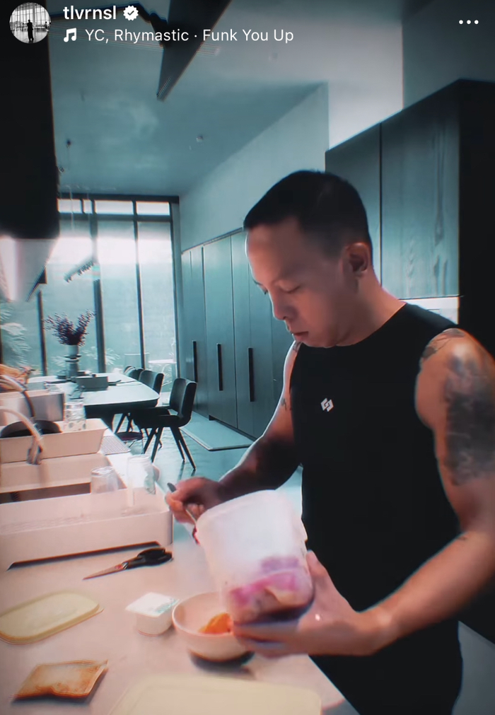 Hoàng Touliver vẫn thường xuyên đăng tải những khoảnh khắc sinh hoạt tại căn biệt thự. Ảnh chụp màn hình