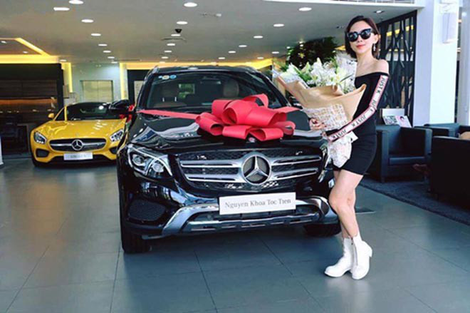 Tóc Tiên lựa chọn chiếc xe Mercedes-Benz có giá hơn 2 tỷ.