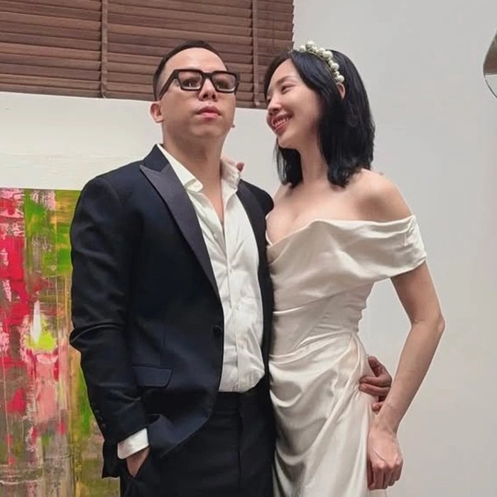 Tóc Tiên và Hoàng Touliver có sự khác biệt trong cách lựa chọn xe sang.&nbsp;