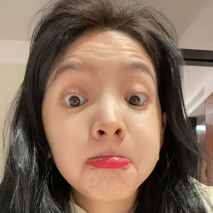 Với những biểu cảm này, netizen cho rằng Chương Nhược Nam đang chứng minh vẻ đẹp không góc chết của mình.