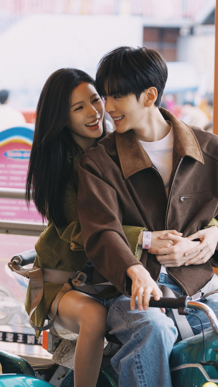 Lấy cảm hứng từ tiểu thuyết Tiệm Đồ Chơi Của Tuyết Cơ, phim kể về mối quan hệ giữa một nữ diễn viên nổi tiếng và một bác sĩ. Bên cạnh yếu tố tình cảm, tác phẩm còn tập trung vào hành trình đối diện với tổn thương và quá khứ, tạo nên sức hút bền bỉ.