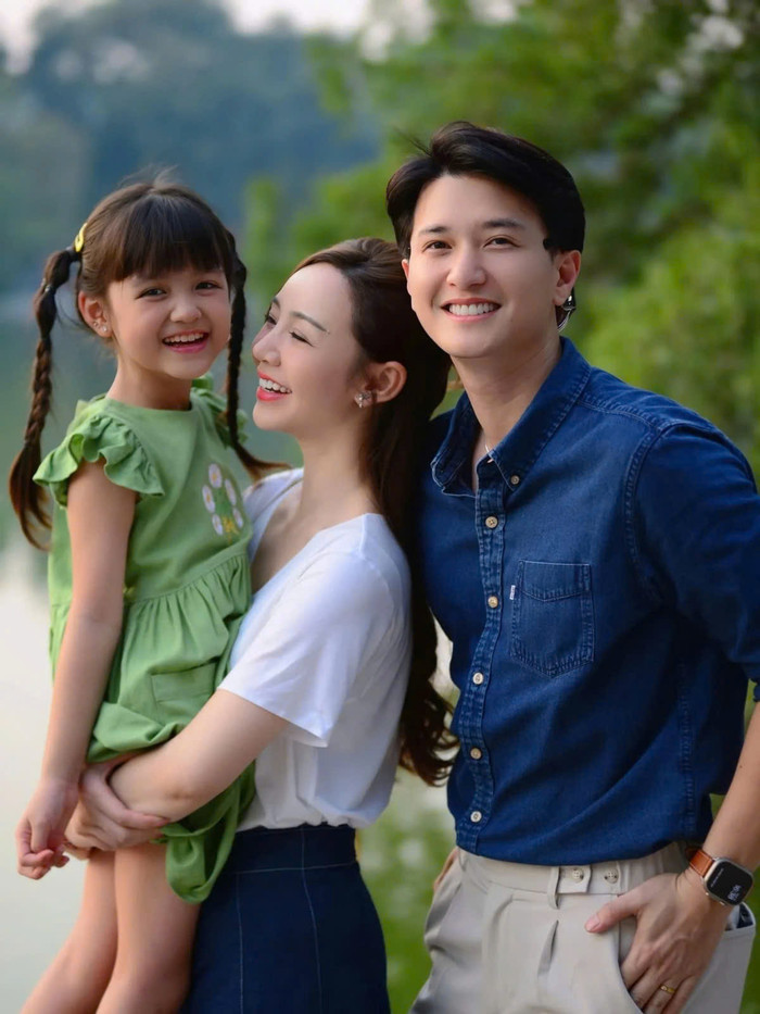 Quỳnh Kool và Huỳnh Oanh từng vào vai vợ chồng trong phim Hà Nội Trong Mắt Em