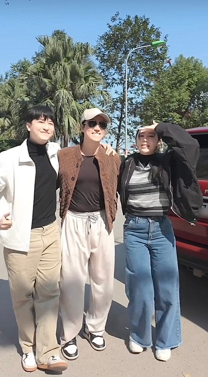 Việt Anh khoe khoảnh khắc tới thăm Quỳnh Kool và Huỳnh Anh trên phim trường (Ảnh: FBNV).