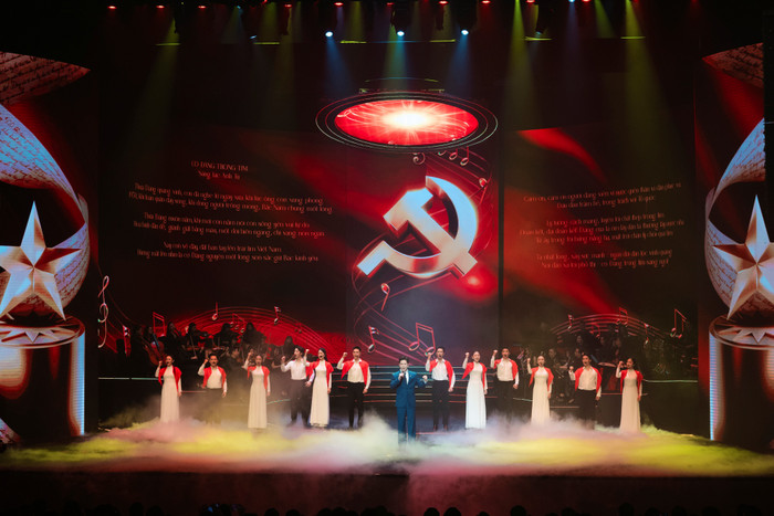 Anh Tú vinh dự biểu diễn tại chương trình hướng tới Đại hội Đảng toàn quốc XIV Ảnh 1