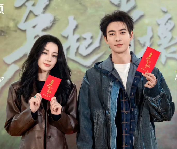 Cặp đôi Địch Lệ Nhiệt Ba - Trần Tinh Húc.