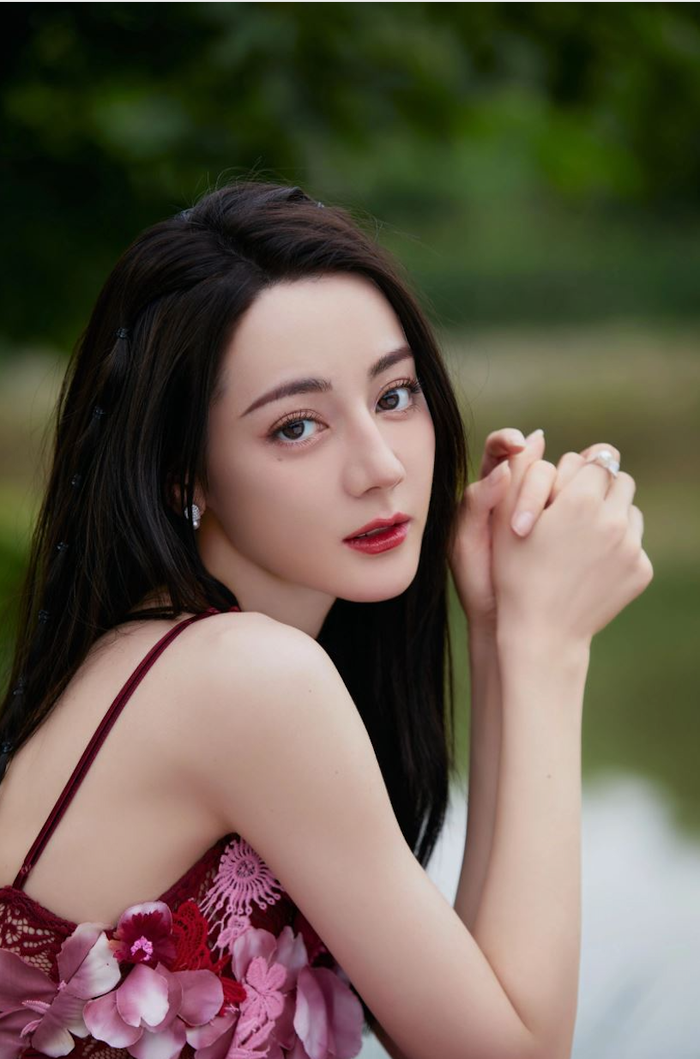 Nữ diễn viên Địch Lệ Nhiệt Ba.