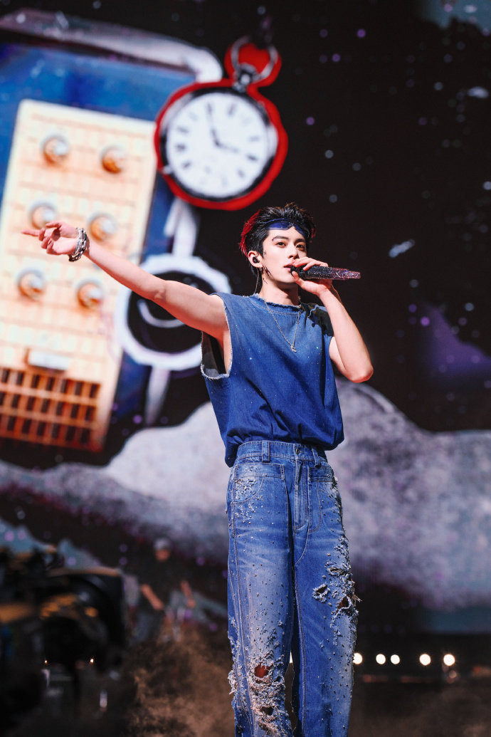 Vương Hạc Đệ nhận chỉ trích gay gắt từ phía fan CP và fan Ngu Thư Hân