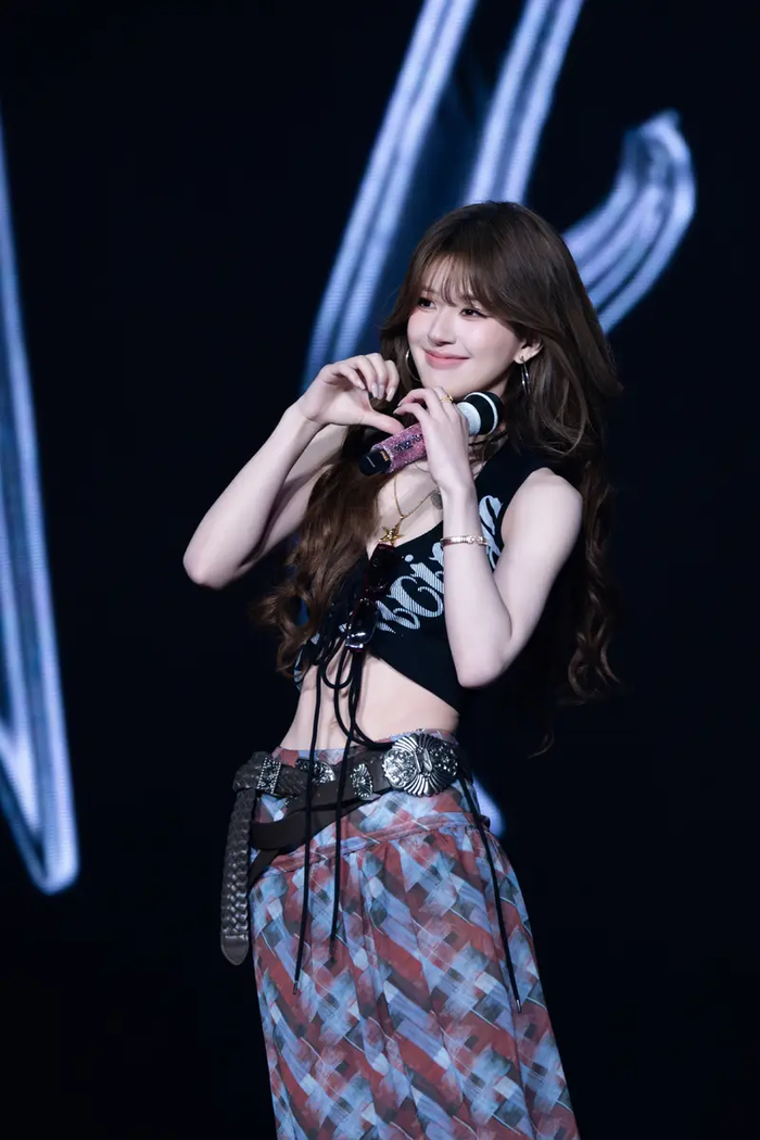 Triệu Lộ Tư rạng rỡ tại concert của Vương Hạc Đệ với vai trò khách mời