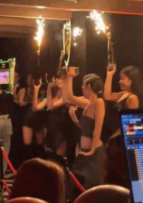 Jennie vướng tranh cãi lớn với tiệc sinh nhật tuổi 30 Ảnh 2