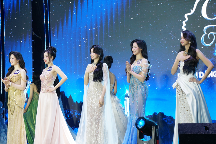 Vẻ đẹp của dàn thí sinh Duyên Dáng Ngoại thương khiến khán giả không thể rời mắt. Ảnh: BTC