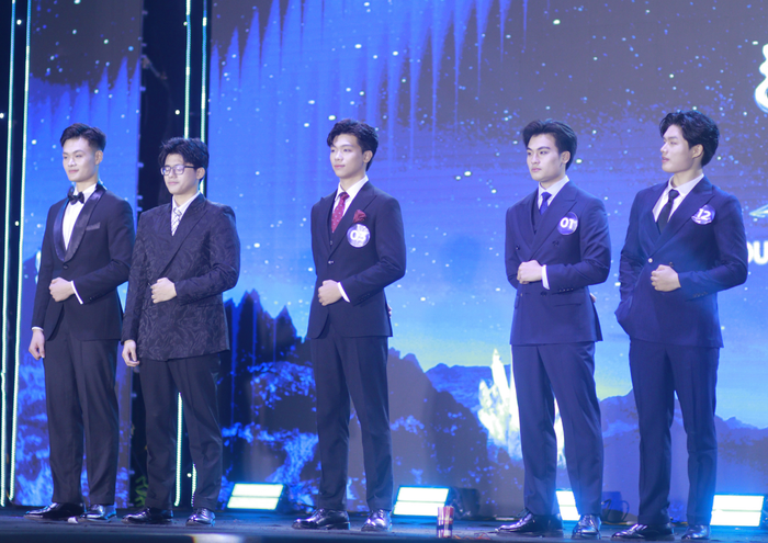 Top 5 Manhunt tại cuộc thi Duyên Dáng Ngoại thương năm nay. Ảnh: BTC