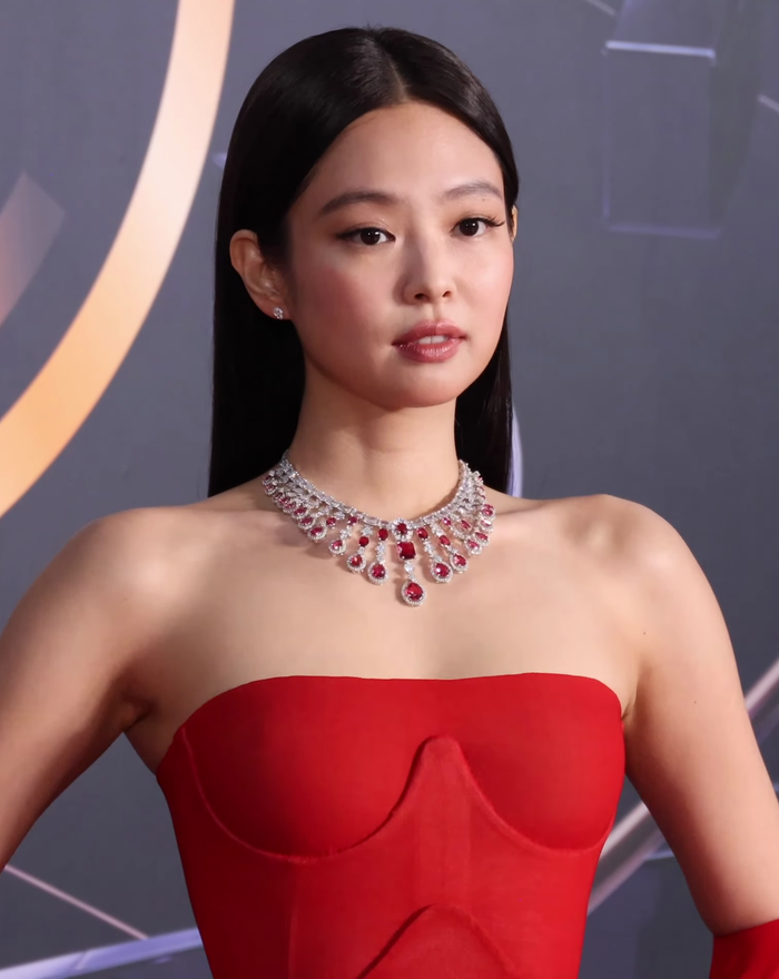 Jennie vướng nghi vấn 'cặp kè' ông lớn ngành giải trí Ảnh 1