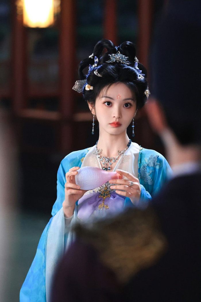 Ban ngày là quận chúa, ban đêm là hiệp nữ, phim khép lại bằng sự cân bằng giữa trách nhiệm và khát vọng cá nhân, giữ được nhịp điệu tươi sáng đến tập cuối.