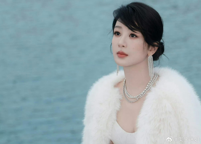 Dương Tử được cho là đã ăn kiêng gắt gao trong thời gian quay phim. Ảnh: Weibo