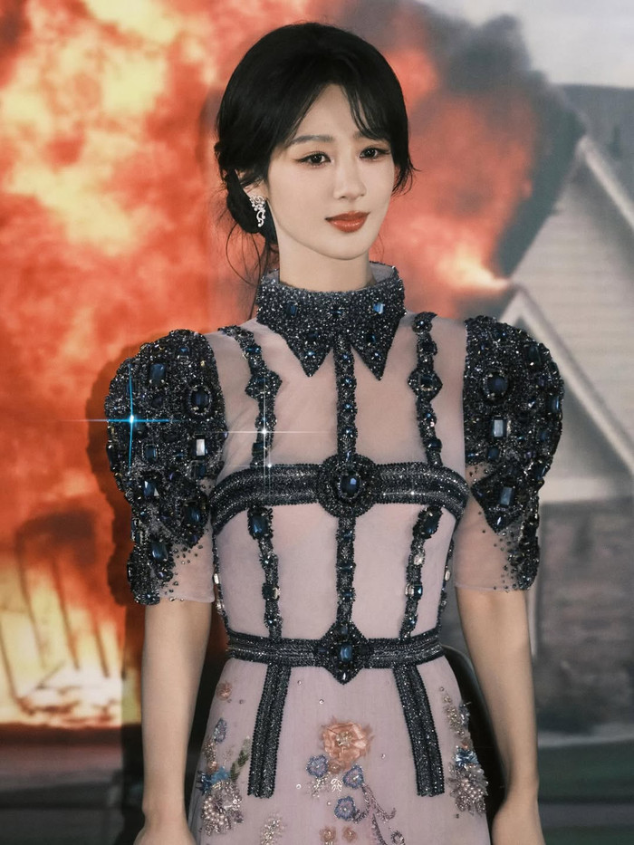 Dương Tử luôn duy trì vóc dáng thon thả mỗi khi xuất hiện trước công chúng. Ảnh: IGNV