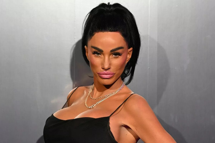 Nữ người mẫu nội y cố chấp phẫu thuật thẩm mỹ dù mẹ đã hết lòng can ngăn. Ảnh: Mirror