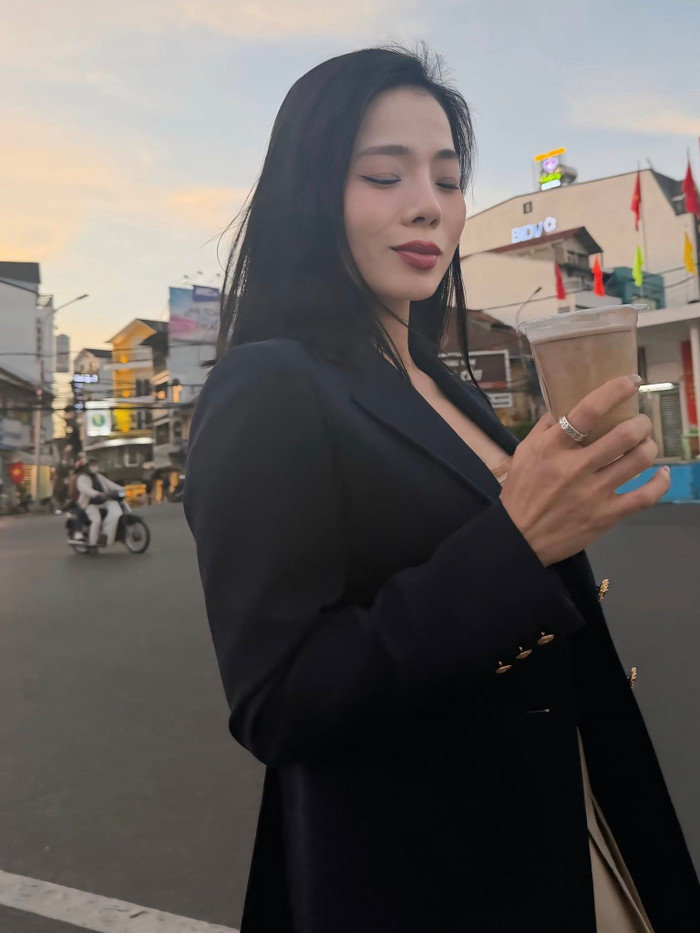 Lệ Quyên cần thay đổi cách dùng mạng xã hội để cải thiện hình ảnh. Ảnh: FBNV