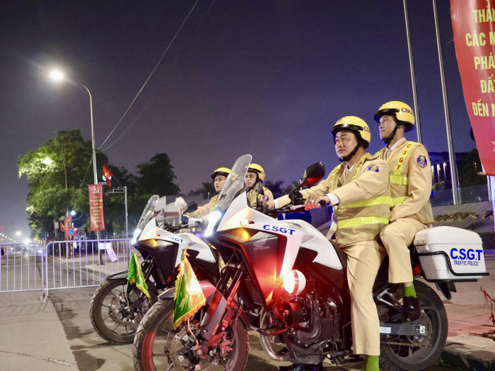 Các tổ tuần tra lưu động bảo đảm TTATGT quanh khu vực diễn ra sự kiện.&nbsp;