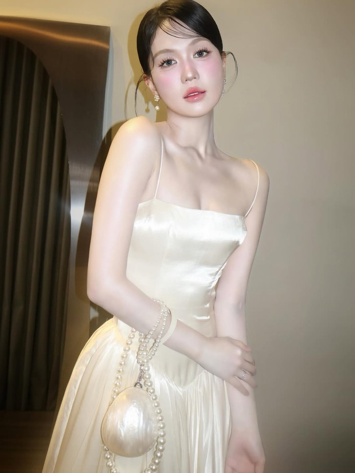 Ngọc Trinh vẫn chăm chỉ làm việc, tích cực xuất hiện trước công chúng sau khi thừa nhận chuyện tăng cân. Ảnh: IGNV