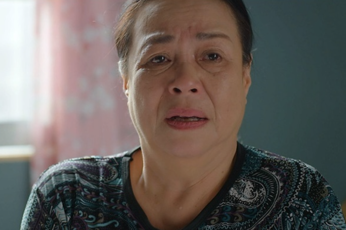 NSƯT Thanh Quý vai bà Nga trong phim ' Thương ngày nắng về'. Nhân vật người mẹ luôn là điểm tựa tinh thần trong phim Việt giờ vàng.