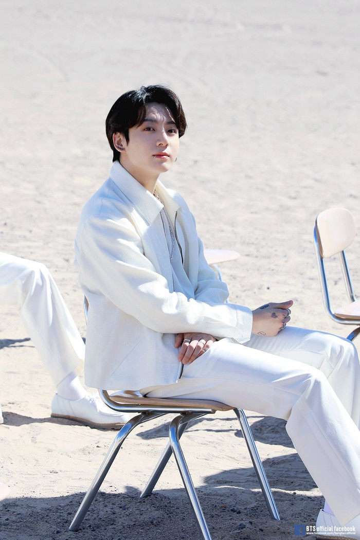 Đĩa vinyl của Jungkook đắt nhất BTS, cộng đồng mạng tranh cãi Ảnh 7