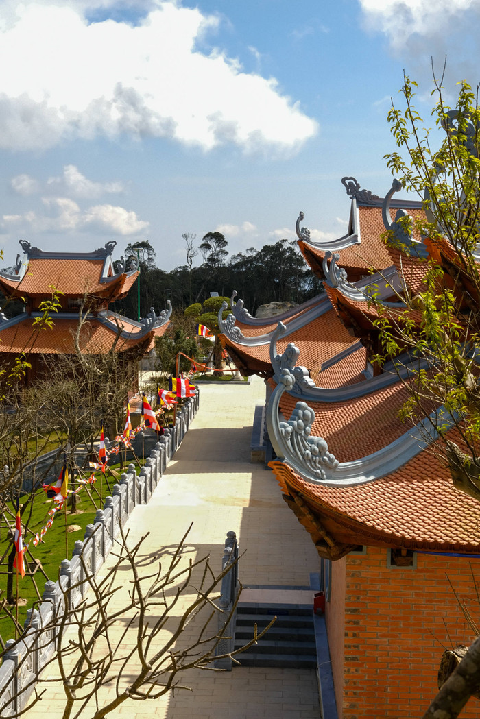 Từ khoảng tháng 10 đến tháng 12 hằng năm, chùa Trúc Lâm Hòn Bà trở thành điểm săn mây lý tưởng. Ảnh: Phạm Trường