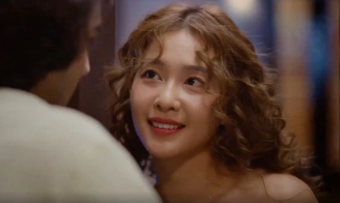 Khả Ngân vào vai Linh, nữ nghệ sĩ Việt trong câu chuyện tình xuyên biên giới