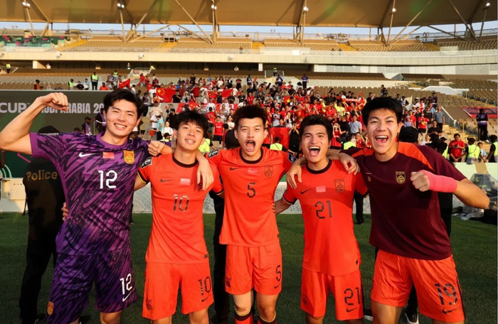 Trước thềm trận bán kết VCK U23 châu Á 2026, không khí căng thẳng đã sớm được đẩy lên cao khi cầu thủ Liu Haofan (số 5) của U23 Trung Quốc có phát biểu đầy tự tin trước U23 Việt Nam. Ảnh: zhejianggreentown