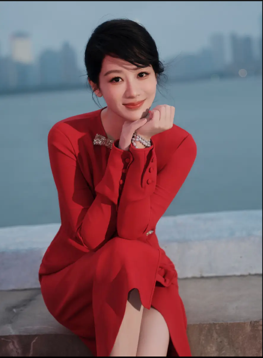 Dương Tử rạng rỡ trong loạt ảnh mới.