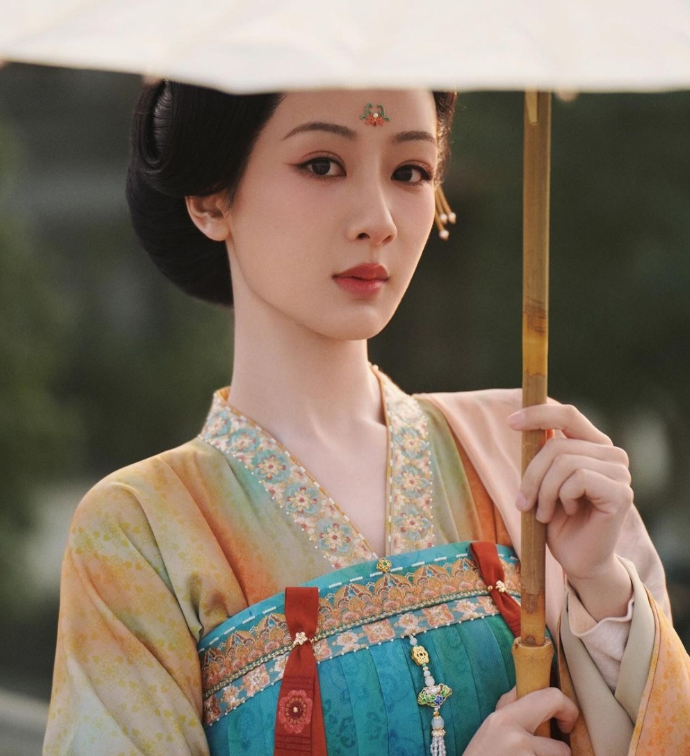 Dương Tử được ví như mỹ nhân bước ra từ tranh