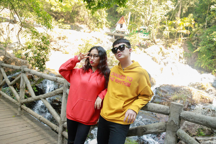 Nhiều khán giả đã bày tỏ sự ngưỡng mộ về tình bạn đẹp giữa Hòa Minzy và Duy Khánh. Ảnh: FBNV