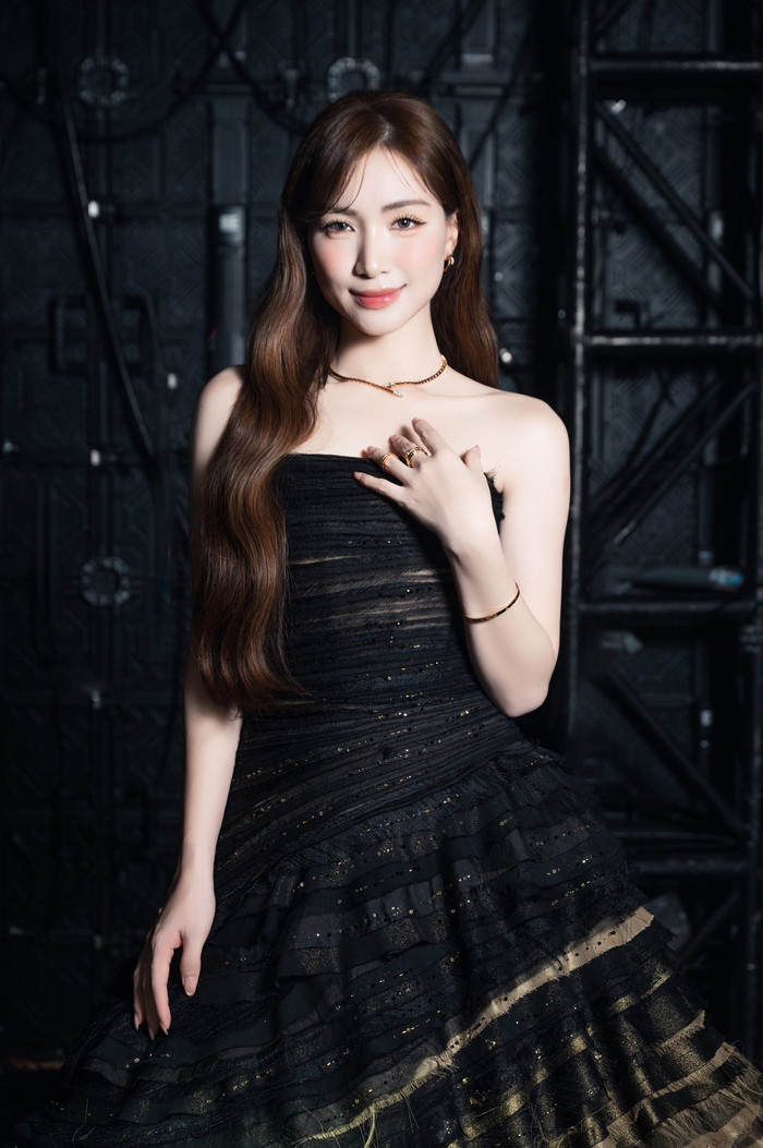 Hòa Minzy vừa chính thức tung ra thông tin giá vé, sơ đồ ghế ngồi về sự kiện trọng đại fan concert sắp tới.