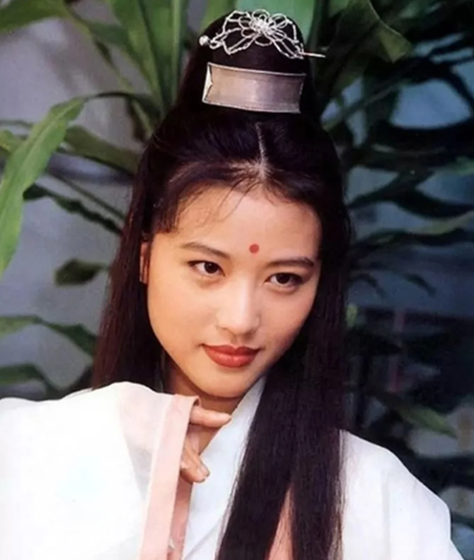 Chu Chỉ Nhược mang vẻ đẹp mong manh nhưng nội tâm phức tạp của Ỷ Thiên Đồ Long Ký