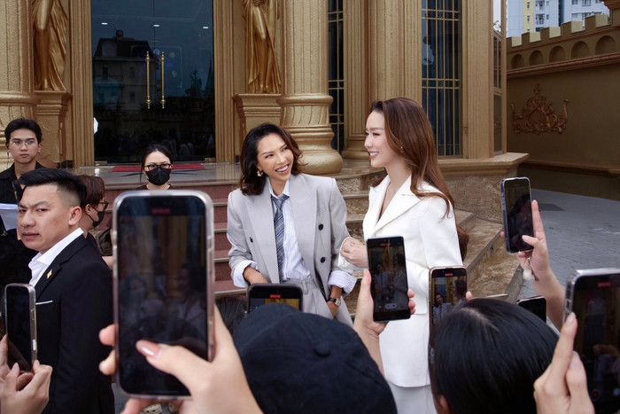 Minh Triệu có nhiều mối quan hệ tốt đẹp với dàn sao nữ trong giới showbiz. Ảnh: FBNV