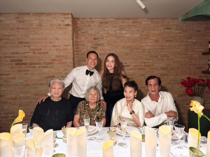 Hồ Ngọc Hà có đại gia đình ở phía sau dõi theo, hết mực quan tâm về cuộc sống lẫn công việc. Ảnh: FBNV