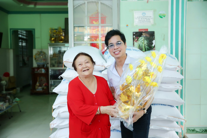 Nhiều năm qua, danh ca Ngọc Sơn vẫn duy trì đều đặn các hoạt động thiện nguyện, hướng về cộng đồng.