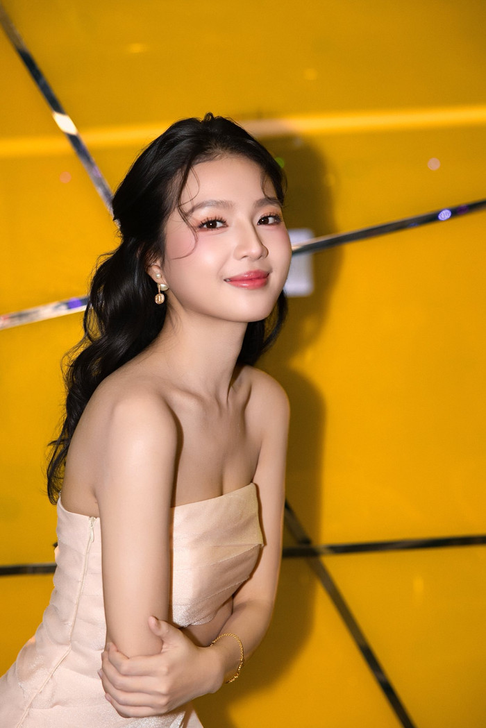 Bích Ngọc sở hữu nhan sắc trong veo giống Ninh Dương Lan Ngọc. Ảnh: FBNV