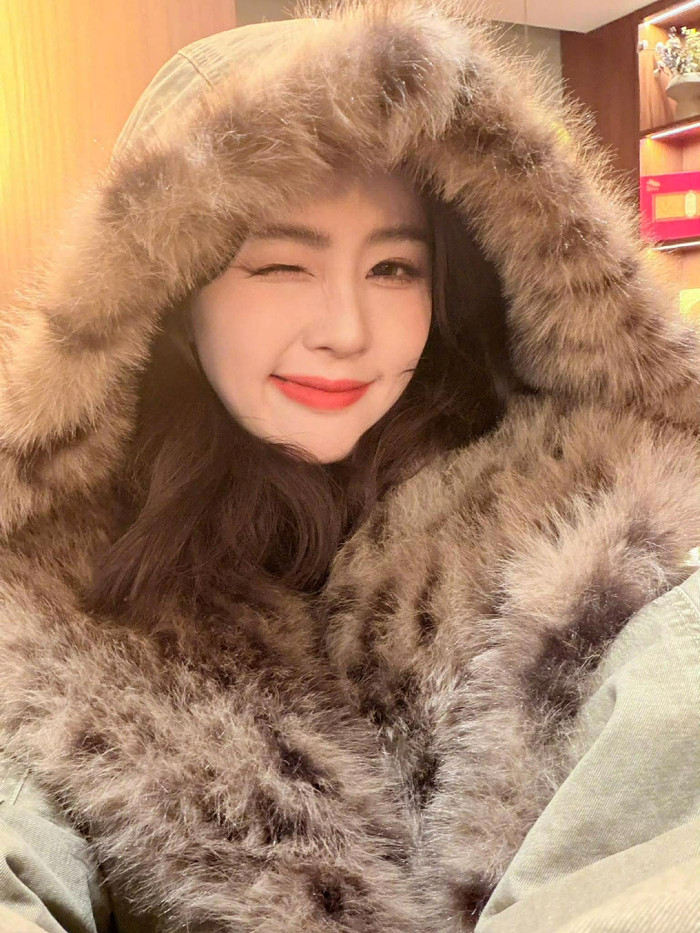 Bạch Lộc khoe nhan sắc ngọt ngào trong loạt ảnh selfie trên trang cá nhân (Ảnh: Weibo nhân vật).