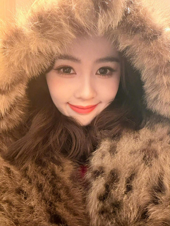 Nhan sắc ngọt ngào của Bạch Lộc qua loạt ảnh selfie (Ảnh: Weibo nhân vật).