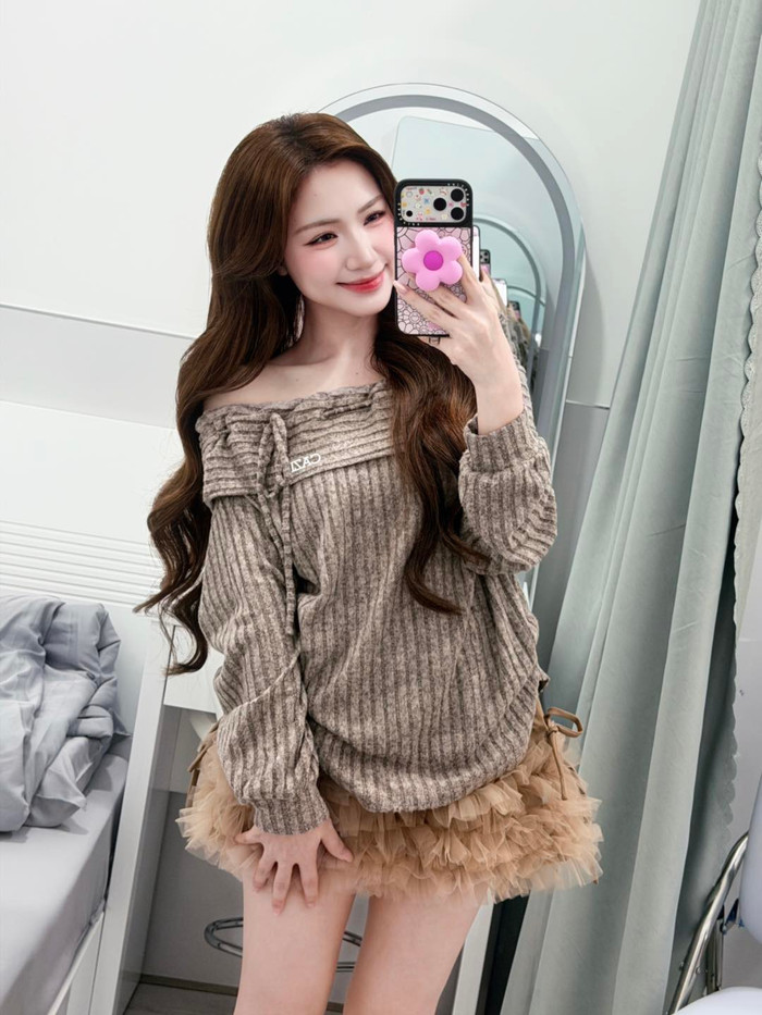 Trang Facebook của Hòa Minzy có lượt tương tác ổn định. Ảnh: FBNV