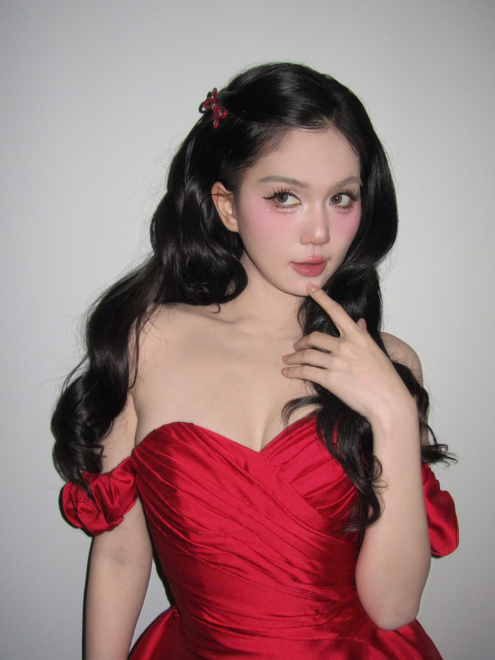 Cứ hễ xuất hiện, Ngọc Trinh lại chứng minh sức hút không hề giảm nhiệt của mình (Ảnh: ISNV).