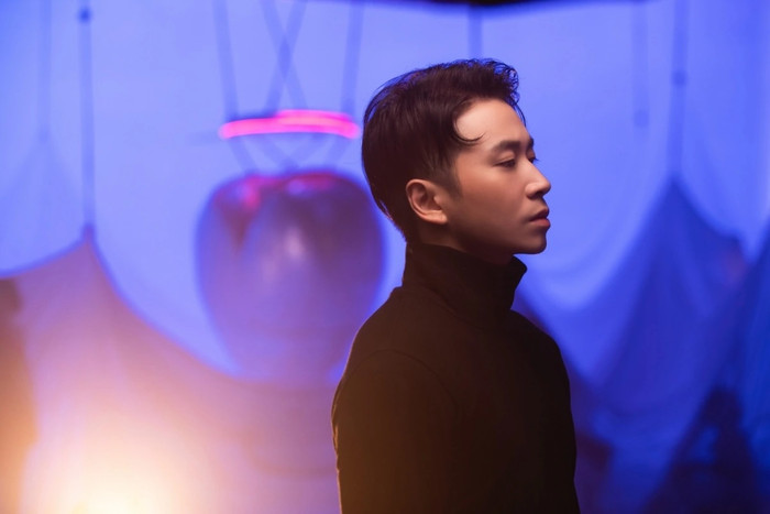 Karik nghỉ ngơi khi lịch trình hoạt động đang dày đặc.