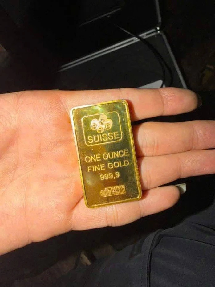 Hình ảnh về lượng vàng bị đánh rơi nay đã được tìm thấy. Ảnh: Người Lao Động