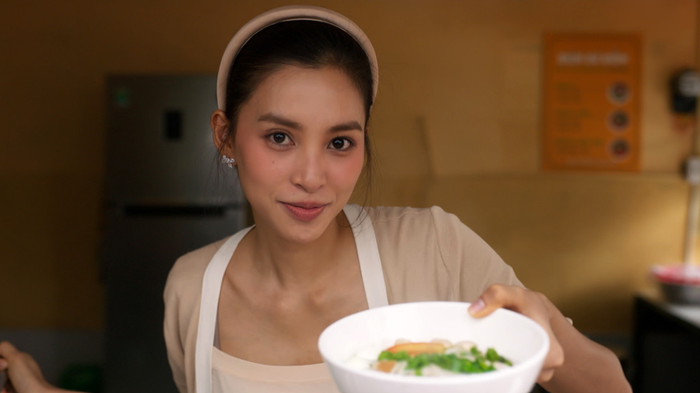 Trần Tiểu Vy lần đầu đóng chính điện ảnh với Bộ tứ báo thủ, doanh thu 332 tỷ đồng