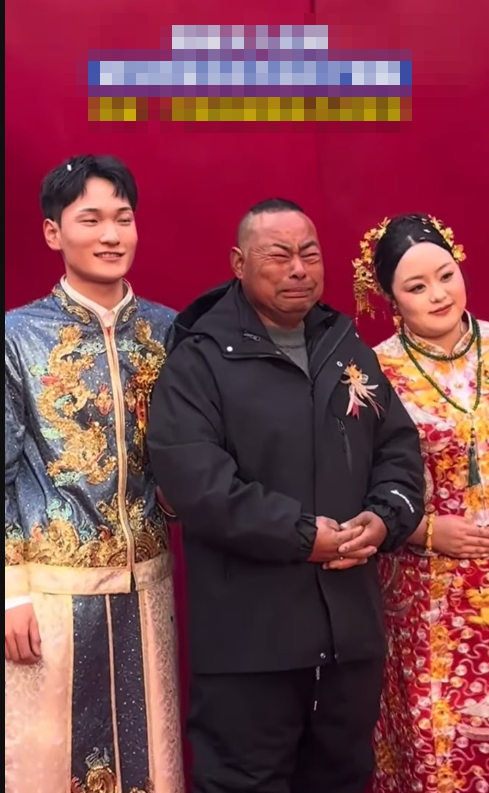 Người cha khóc nức nở trong đám cưới con gái, câu chuyện đằng sau khiến cộng đồng mạng vỡ òa Ảnh 2