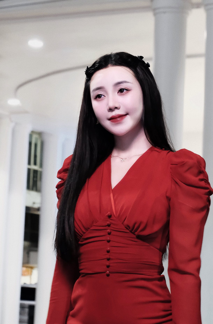 Quỳnh Kool khá cởi mở khi chia sẻ về chuyện làm đẹp với khán giả. Ảnh: FBNV