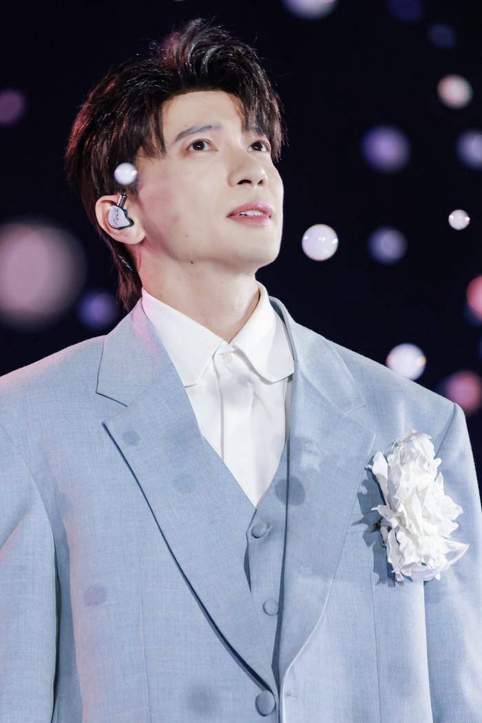 S.T Sơn Thạch thể hiện nguồn năng lượng tích cực khi nhắc đến những hoạt động sắp tới trong năm 2026. Ảnh: FBNV