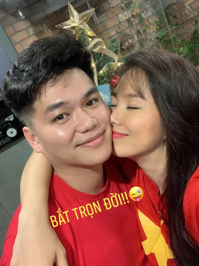 Diễn viên Lê Phương và chồng dành tình yêu đặc biệt cho bóng đá.