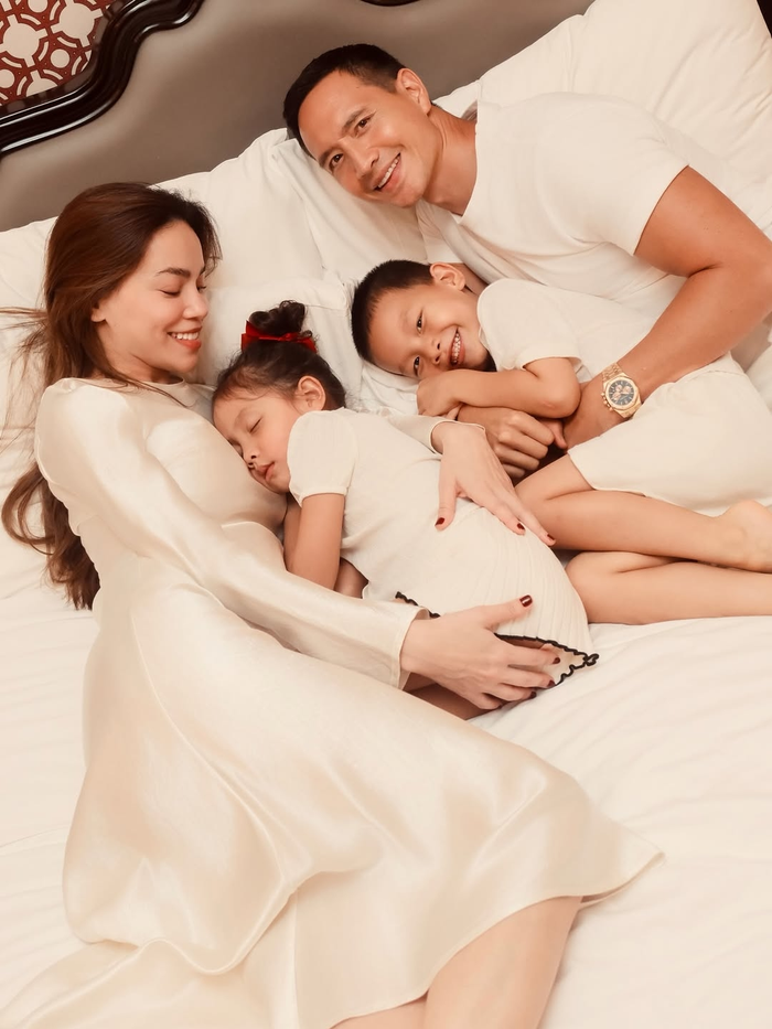 Tổ ấm viên mãn của Hồ Ngọc Hà - Kim Lý bên 2 nhóc tỷ Leon và Lisa.