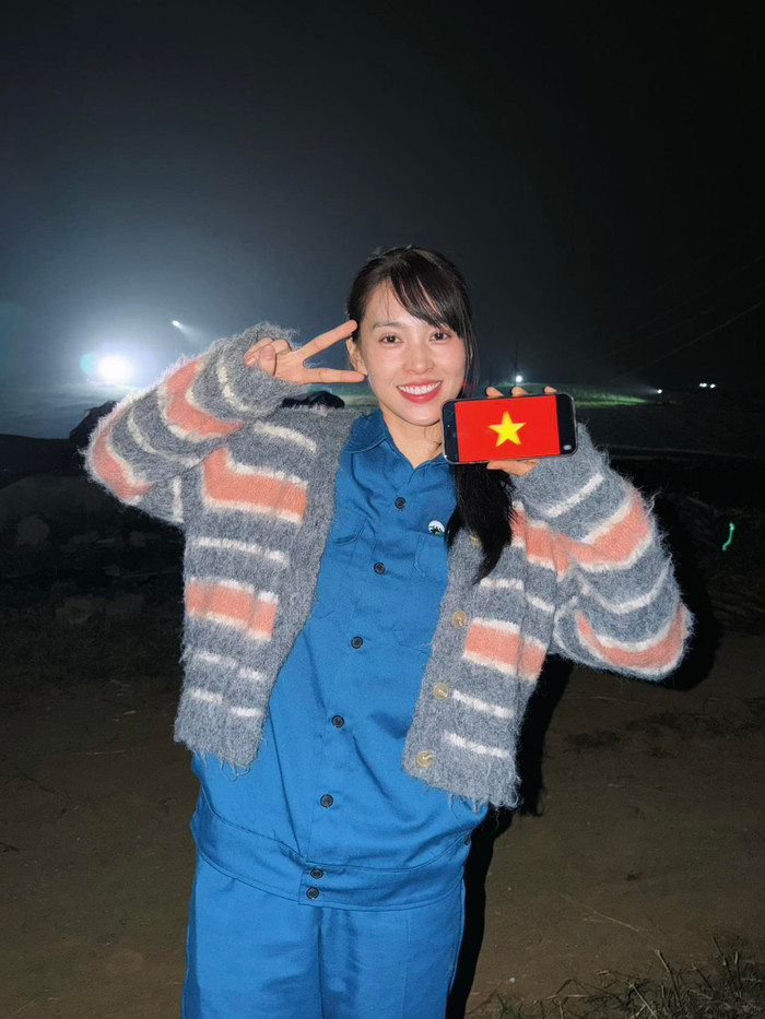 Hoa hậu Tiểu Vy ủng hộ tinh thần đến tuyển U23 Việt Nam.&nbsp;